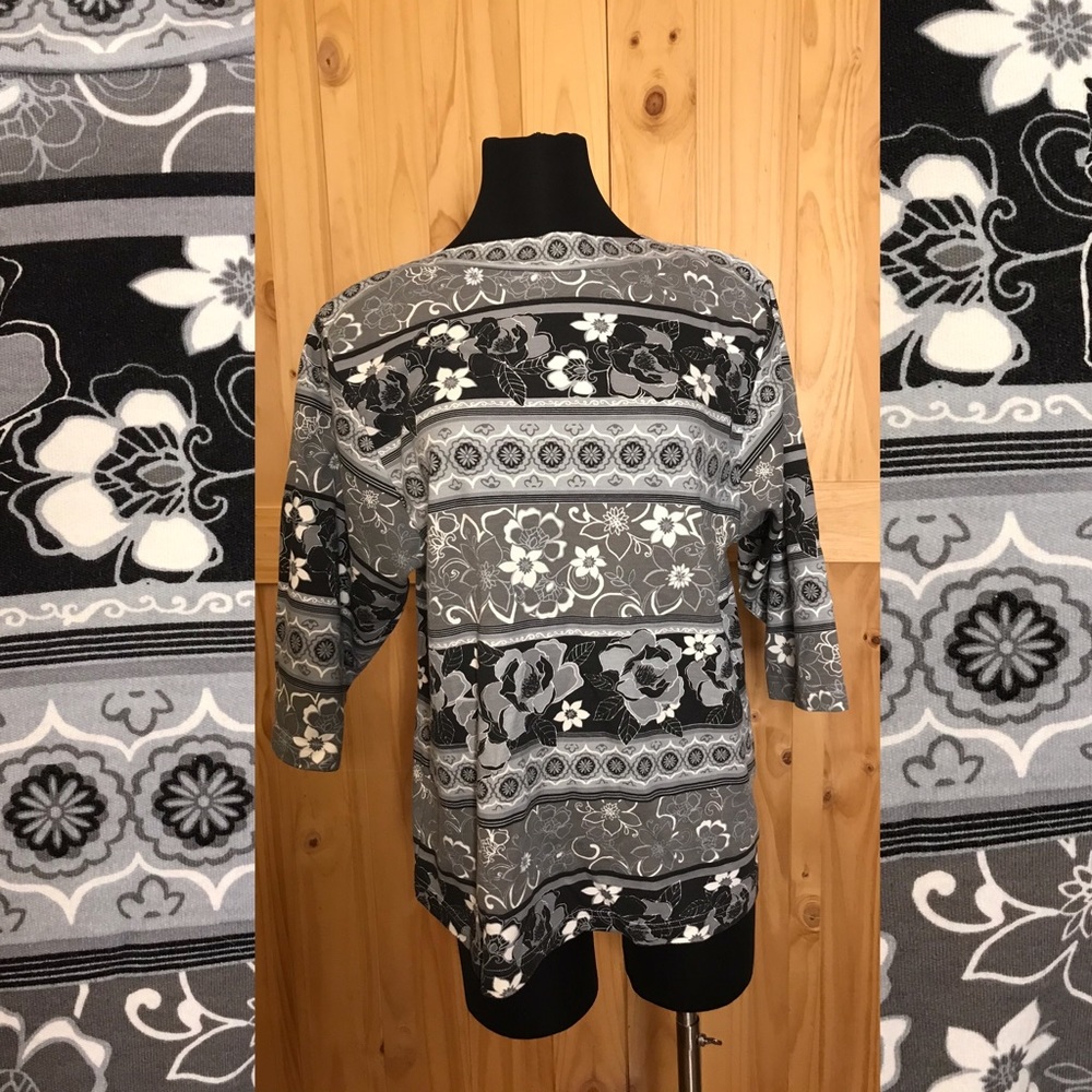 Vintage 80s black gray white rose floral knit top